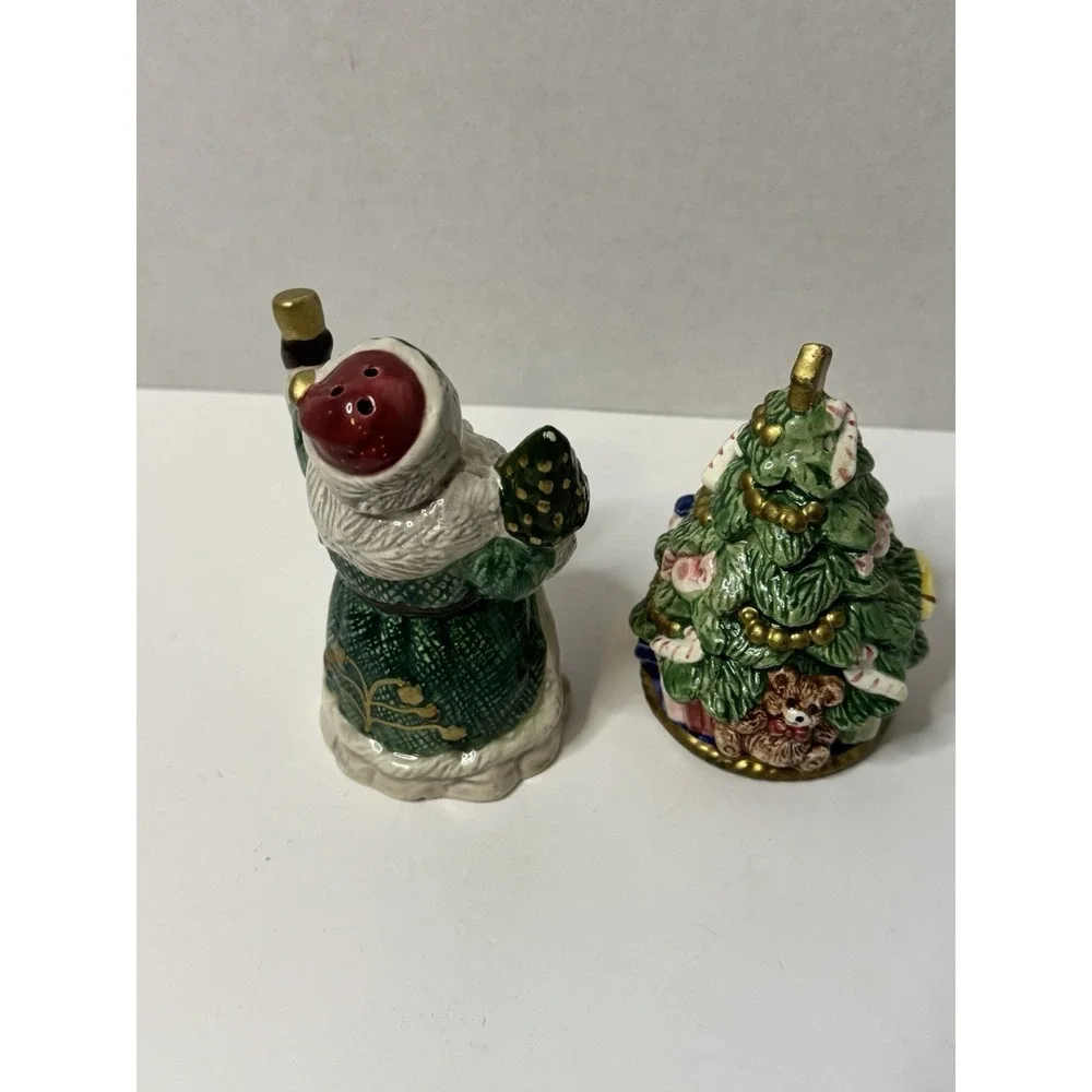 Vintage Omnibus  Santa‎ Clause And Christmas Tree Shakers 1992